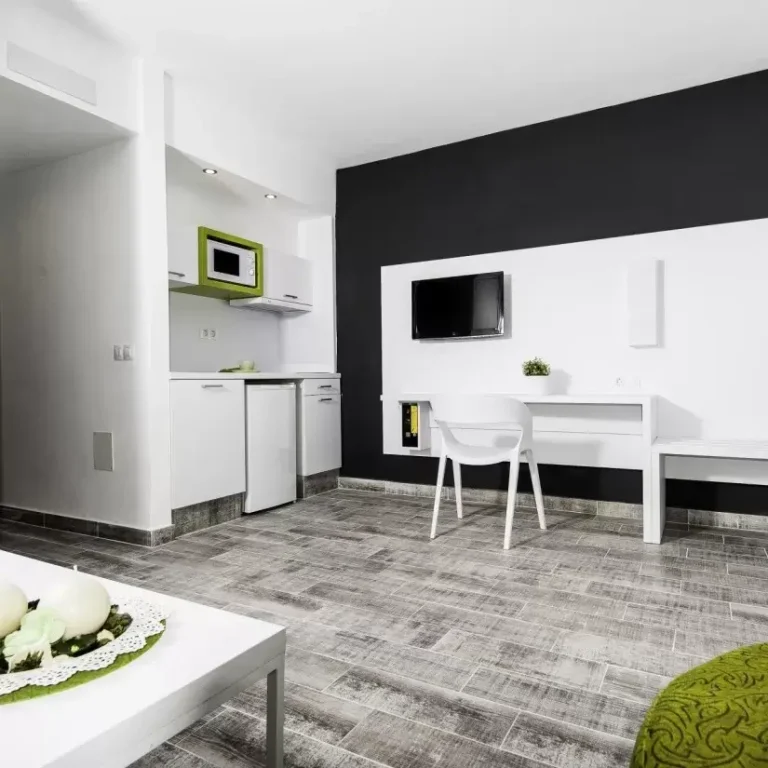 APARTHOTEL COLUMBUS 768x768