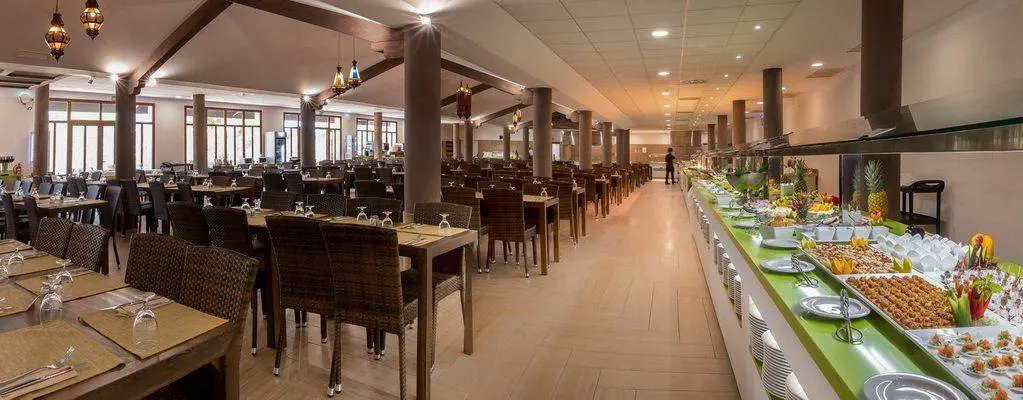 2U8A3214pano restaurante 640x400 1