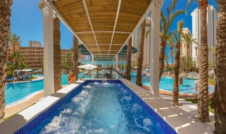2U8A9497 jacuzzi 768x457