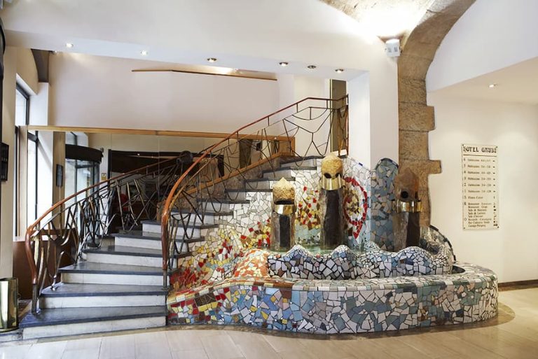 entrada hotel gaudi 768x513