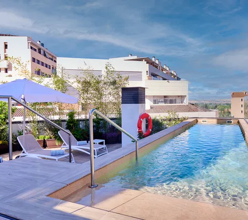 piscina luna suites granada