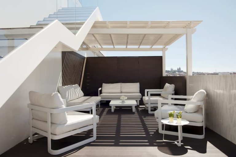 terraza hotel gaudi 768x512