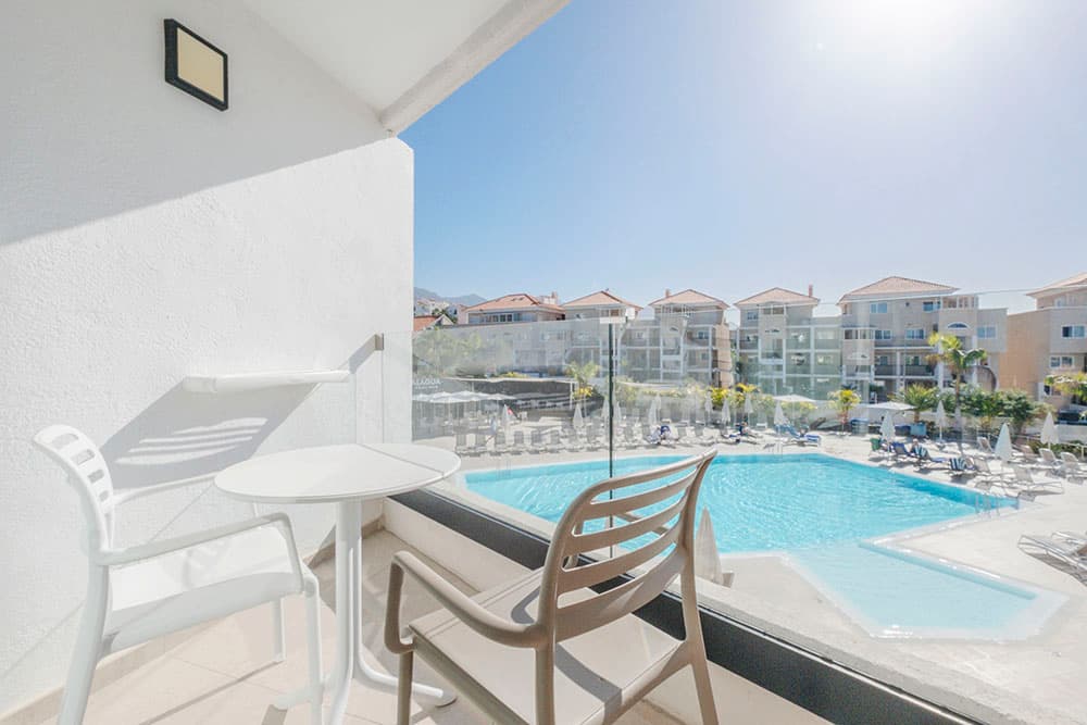 terraza piscina mynd adeje